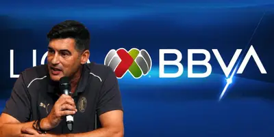 Paulo Fonseca junto al logo de la Liga MX / FOTO ZOOM VIEWER