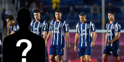 Personaje incógnito junto a futbolistas de Rayados / FOTO FREEPIK