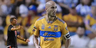 Pizarro en partido con Tigres. Foto; Récord