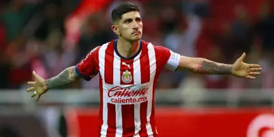 ‘Pocho’ Guzmán dirigió unas palabras a sus compañeros para motivarlos antes de salir a la cancha del ‘Volcán’