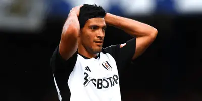 Podrían quitarle el lugar a Raúl Jiménez.