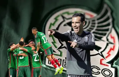 Rafael Márquez sonriendo y jugadores de México/Foto Punto MX.
