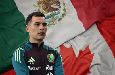 Rafael Márquez y banderas de México y Canadá/Foto Awlabor.