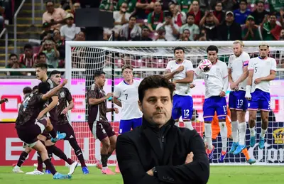 Raúl Jiménez anotando y Mauricio Pochettino de brazos cruzados/ Foto Caliente TV.