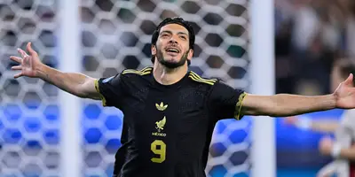 Raúl Jiménez festejando su gol ante Canadá / FOTO X