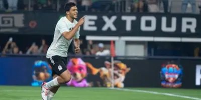 Raúl Jiménez hizo nuevamente gol con la Selección Mexicana en un partido amistoso.