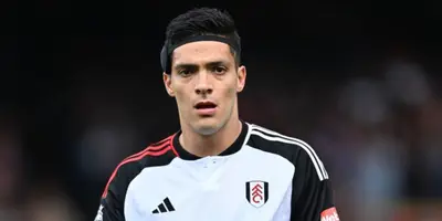 Raúl Jiménez sigue con la mala racha, no levanta su nivel y va en caída libre en Inglaterra.