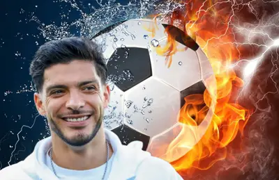 Raúl Jiménez sonriendo/Foto Wallpapers.com