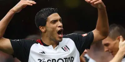 Raúl Jiménez tuvo un cobro fantástico del que todos hablan en Inglaterra, tal como siempre lo hace.