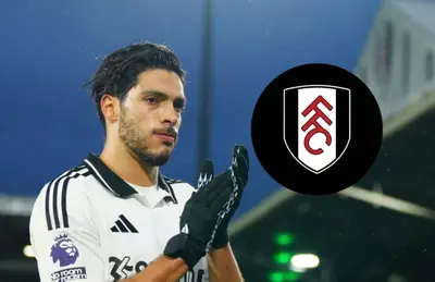 Raúl Jiménez y escudo de Fulham/Foto El Universal.