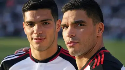 Raúl Jiménez y Johan Vásquez / Foto: GROK