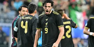 Raúl Jiménez y sus compañeros festejando el gol del Tri / FOTO EL ECONOMISTA