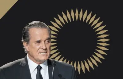 Raúl Orvañanos volteando de reojo/Foto CONCACAF.