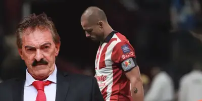 Ricardo La Volpe junto a Javier Hernández / FOTO INFOBAE