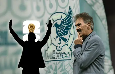 Ricardo La Volpe y silueta de entrenador/Foto Somos News.