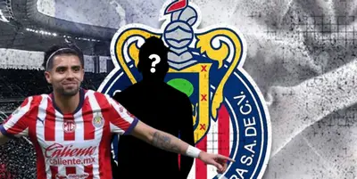 Ricardo Marín junto a futbolista incógnito / FOTO YOUTUBE