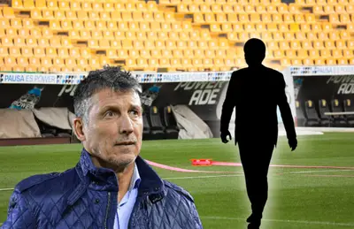 Robert Dante Siboldi mirando angustiado/ silueta de entrenador/ Foto Tigres.