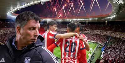 Robert Siboldi junto a jugadores de Chivas / FOTO JUANFÚTBOL