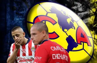 Roberto Alvarado con la boca tapada y Javier Hernández/Foto AzulcremaUSA.com