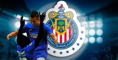 Roberto Alvarado junto a jugador incógnito de Cruz Azul / FOTO ESPN