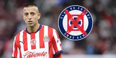 Roberto Alvarado junto al escudo de Cruz Azul / FOTO EL UNIVERSAL