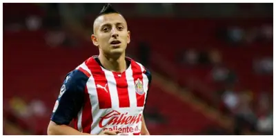 Roberto Alvarado, mediocampista de las Chivas de Guadalajara, tiene el firme objetivo de convertirse en una leyenda del Rebaño Sagrado.