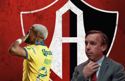 Rodrigo Aguirre celebrando y Emilio Azcárraga/Foto Atlas.