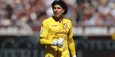 Salernitana y el arquero mexicano han tenido un inicio complejo de temporada.