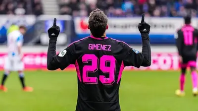 Santi Giménez fue titular, anotó gol y puso al Feyenoord en la punta de la Eredivisie de Países Bajos.