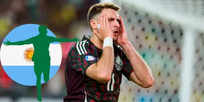 Santi Giménez lamentándose en partido con México. Foto: Marca