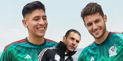 Santi Giménez y Edson Álvarez con el Tri. Foto: cero cero