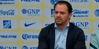 Santiago Baños sigue haciendo de las suyas en el América y la afición sufre un nuevo descalabro.