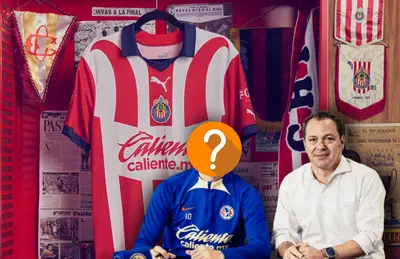 Santiago Baños y futbolista del América con el rostro tapado/Foto Ovaciones.