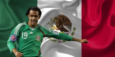 Santiago Fernández junto a la bandera de México / FOTO ESPN