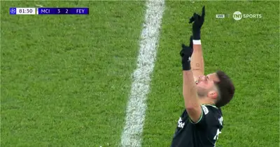 Santiago Giménez anotó en el duelo ante el Manchester City en contra del Feyenoord, poniendo el segundo para los neerlandeses.