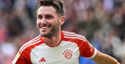 Santiago Giménez con el jersey del Bayen Múnich / FOTO X