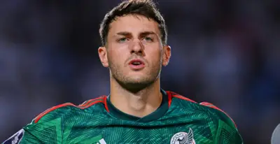 Santiago Giménez con el jersey del Tri / FOTO MEXSPORT