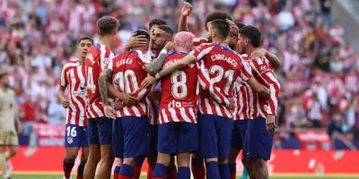 Santiago Giménez estaría en la orbita colchonera después del buen momento que vive en Feyenoord
