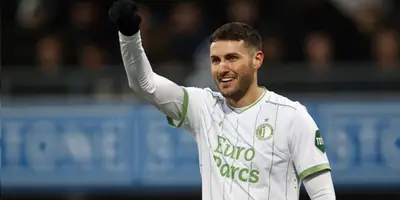 Santiago Giménez ha sido objeto de críticas tras sus actuaciones con la Selección Mexicana.