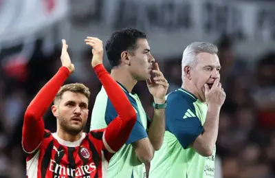 Santiago Giménez, Rafael Márquez y Javier Aguirre/Foto Mi Selección.