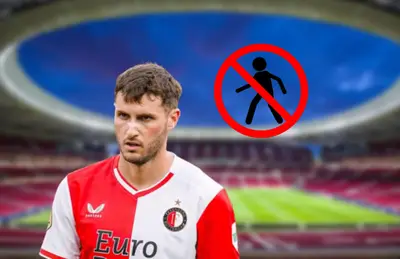 Santiago Giménez serio y logo de prohibición a su lado/ Foto March.