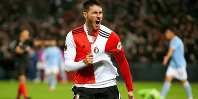 Santiago Giménez tendrá varios pretendientes en el próximo mercado de fichajes