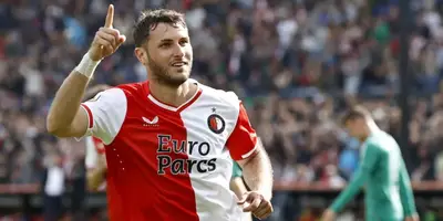 Santiago Giménez tiene un paso casi perfecto por el Feyenoord gracias a sus constantes goles.