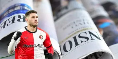 Santiago Giménez y su calificación en Países Bajos / FOTO X