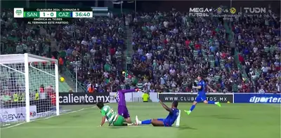 Se juega el Santos vs Cruz Azul y la máquina ya lo pierde.