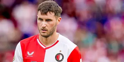 Se jugaba el clásico de Países Bajos, pero árbitro toma decisión de detener definitivamente el encuentro.