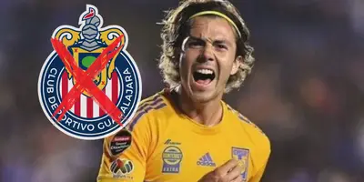 Sebastián Córdova junto al escudo de Chivas / FOTO RÉCORD