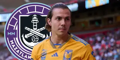 Sebastián Córdova junto al escudo del Mazatlán / FOTO X