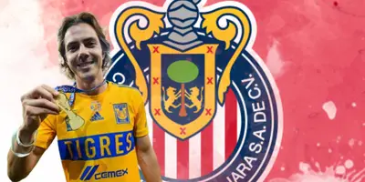 Sebastián Córdova mostrando su medalla de campeón / FOTO Fútbol Total