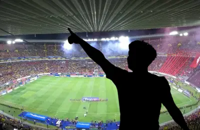 Silueta de Eduardo Aguirre y Estadio Jalisco de fondo/ Foto José Manuel Figueroa.